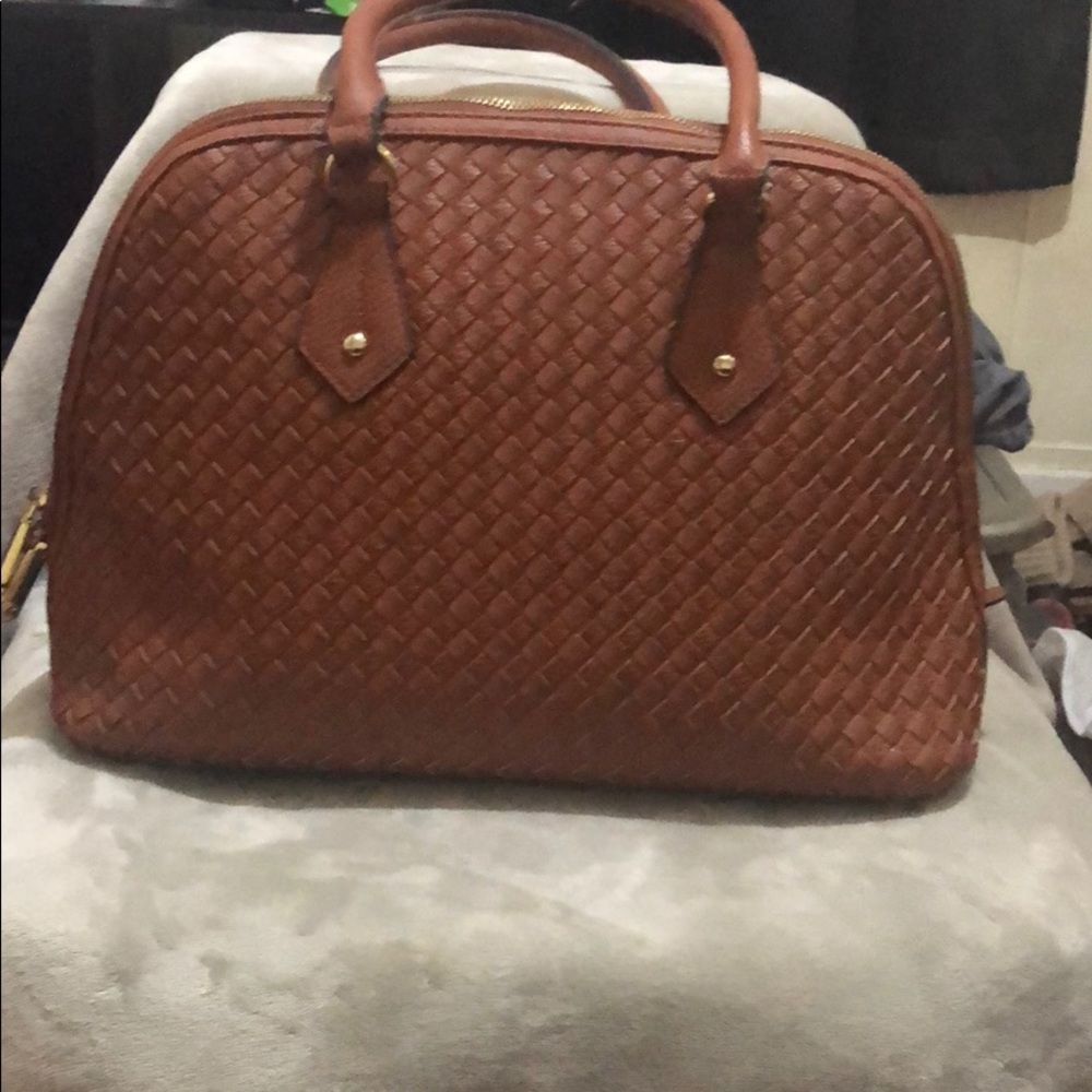 Woven pattern handbag